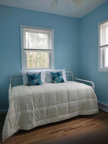 17 Crescent Road, Middletown, RI 02842
