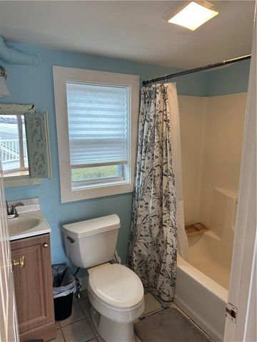 17 Crescent Road, Middletown, RI 02842