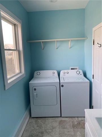 17 Crescent Road, Middletown, RI 02842