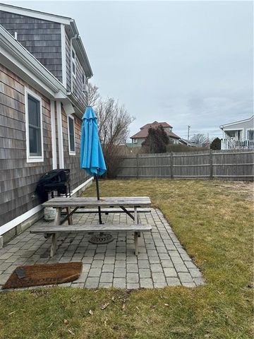 17 Crescent Road, Middletown, RI 02842