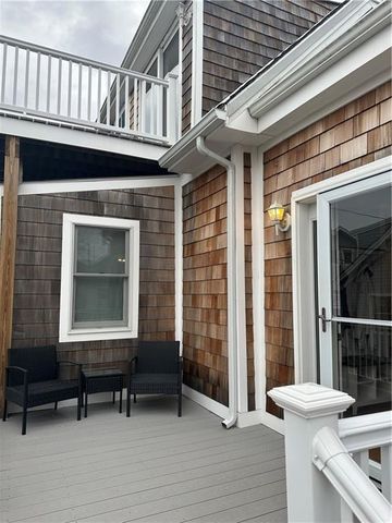 17 Crescent Road, Middletown, RI 02842
