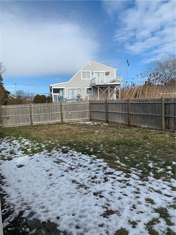 17 Crescent Road, Middletown, RI 02842