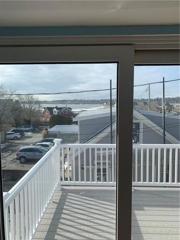 17 Crescent Road, Middletown, RI 02842