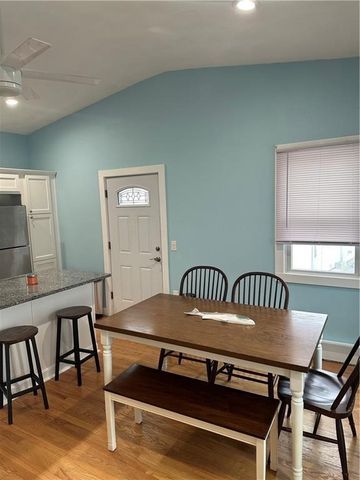17 Crescent Road, Middletown, RI 02842