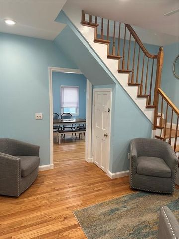 17 Crescent Road, Middletown, RI 02842