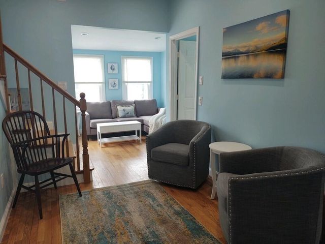 17 Crescent Road, Middletown, RI 02842