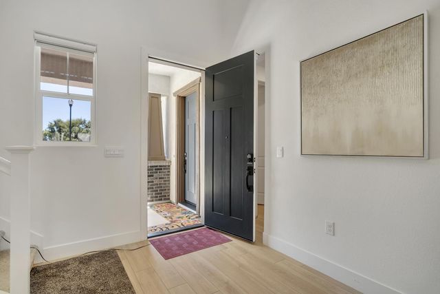 1056 ELITE St, Roseville, CA 95747