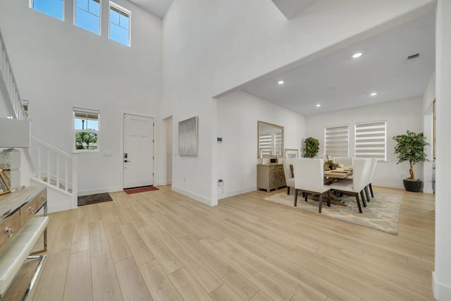 1056 ELITE St, Roseville, CA 95747