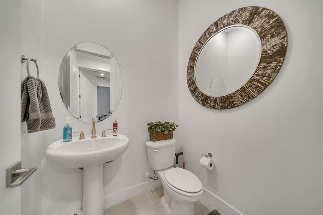 1056 ELITE St, Roseville, CA 95747