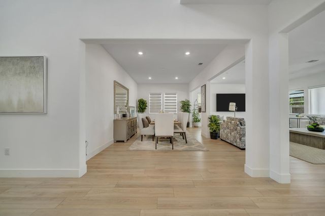 1056 ELITE St, Roseville, CA 95747