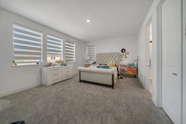 1056 ELITE St, Roseville, CA 95747