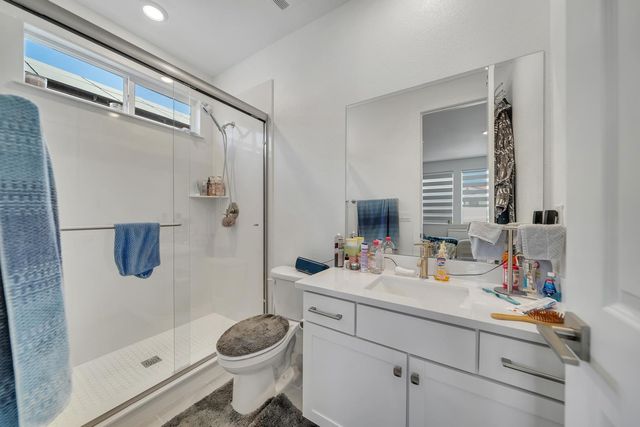 1056 ELITE St, Roseville, CA 95747