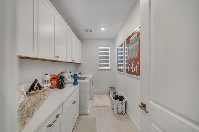 1056 ELITE St, Roseville, CA 95747