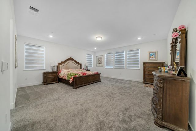 1056 ELITE St, Roseville, CA 95747