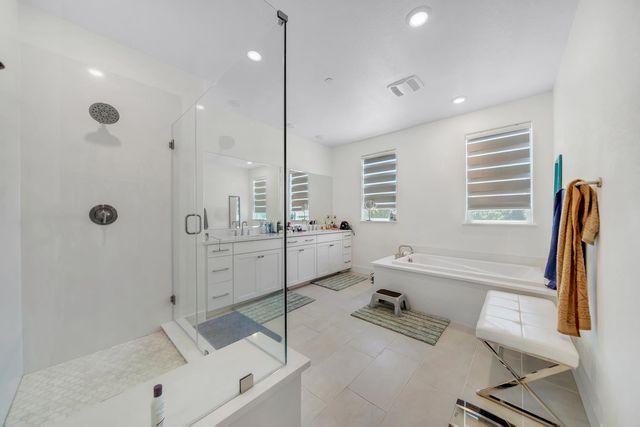 1056 ELITE St, Roseville, CA 95747