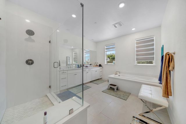 1056 ELITE St, Roseville, CA 95747
