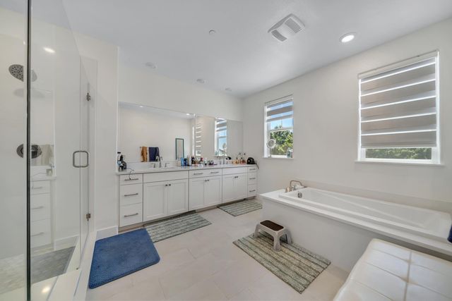1056 ELITE St, Roseville, CA 95747