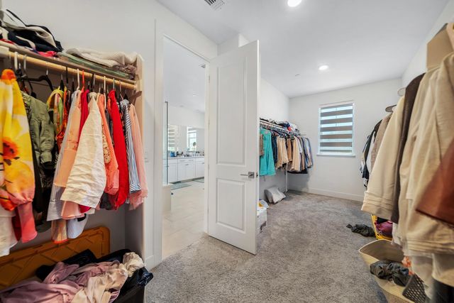 1056 ELITE St, Roseville, CA 95747