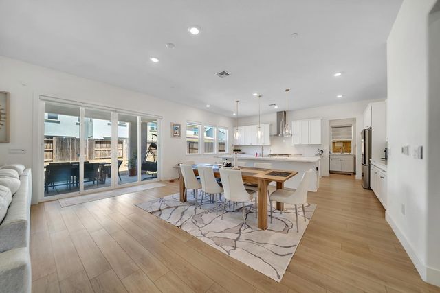 1056 ELITE St, Roseville, CA 95747