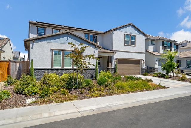 1056 ELITE St, Roseville, CA 95747