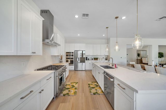 1056 ELITE St, Roseville, CA 95747