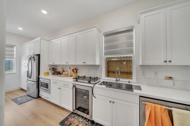 1056 ELITE St, Roseville, CA 95747