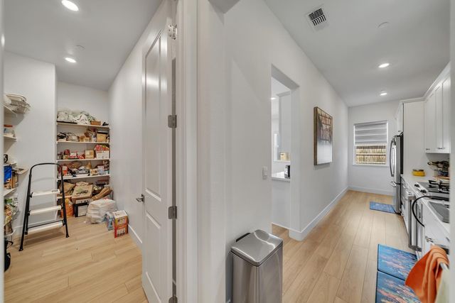 1056 ELITE St, Roseville, CA 95747