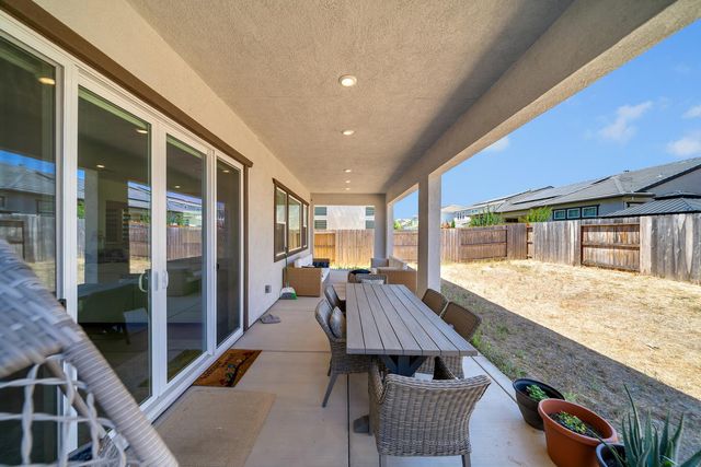 1056 ELITE St, Roseville, CA 95747