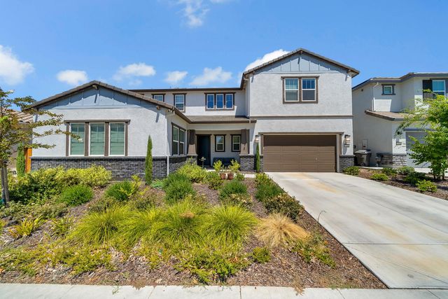 1056 ELITE St, Roseville, CA 95747