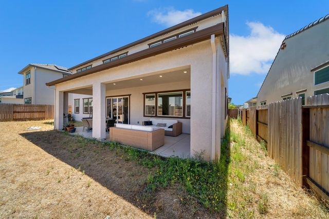 1056 ELITE St, Roseville, CA 95747
