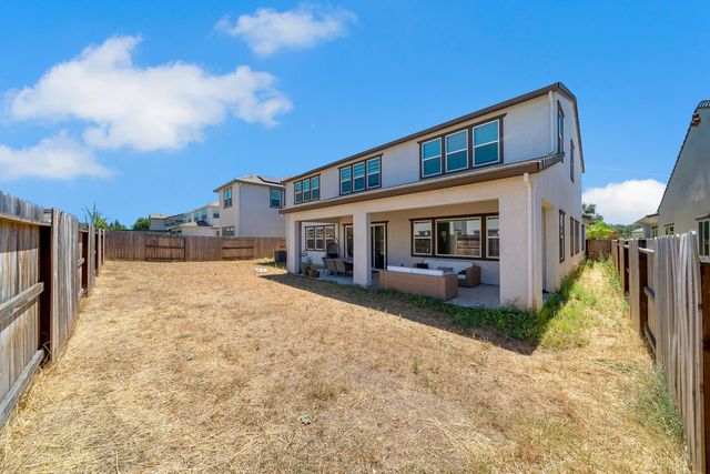 1056 ELITE St, Roseville, CA 95747