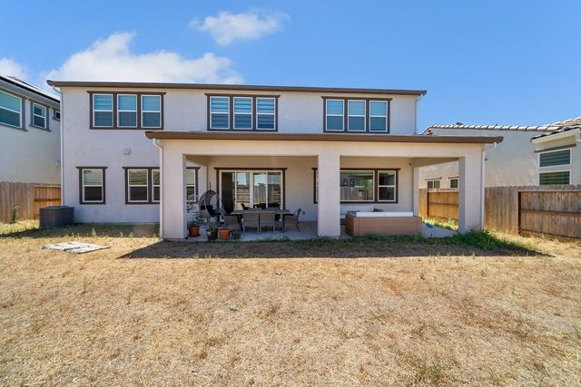 1056 ELITE St, Roseville, CA 95747
