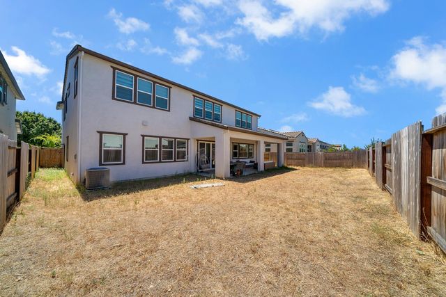 1056 ELITE St, Roseville, CA 95747