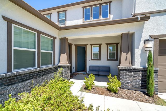 1056 ELITE St, Roseville, CA 95747