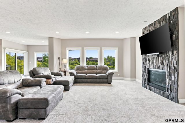 2419 N 187 Avenue, Elkhorn, NE 68022
