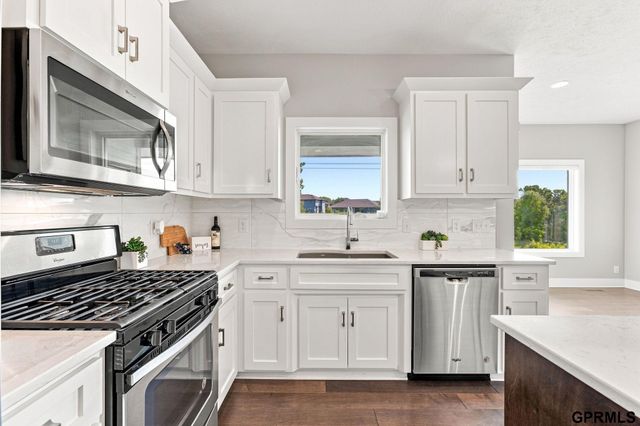2419 N 187 Avenue, Elkhorn, NE 68022