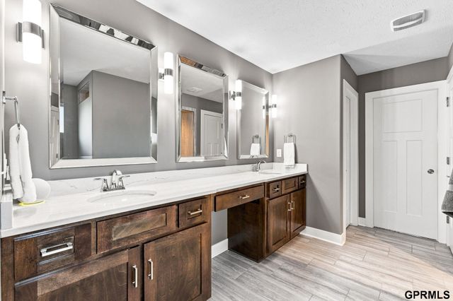 2419 N 187 Avenue, Elkhorn, NE 68022