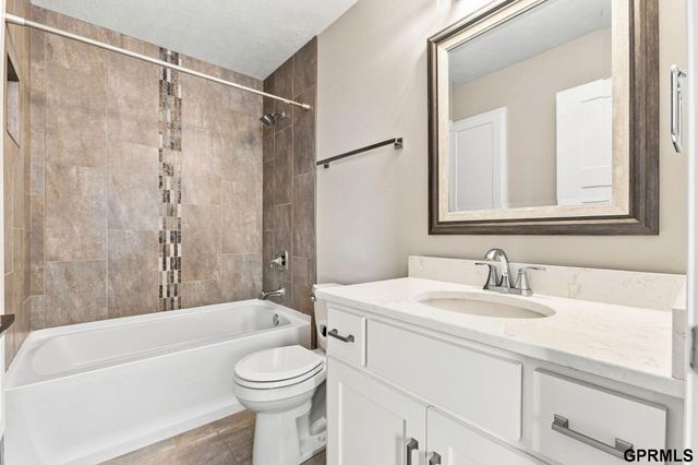 2419 N 187 Avenue, Elkhorn, NE 68022