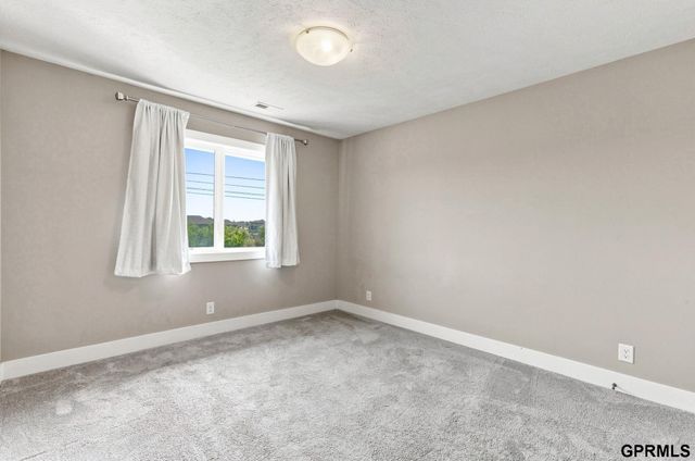 2419 N 187 Avenue, Elkhorn, NE 68022