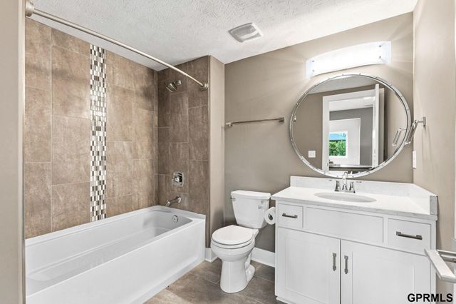 2419 N 187 Avenue, Elkhorn, NE 68022
