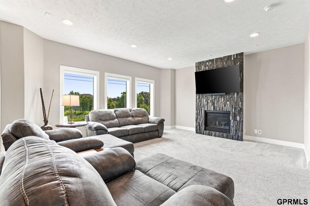 2419 N 187 Avenue, Elkhorn, NE 68022