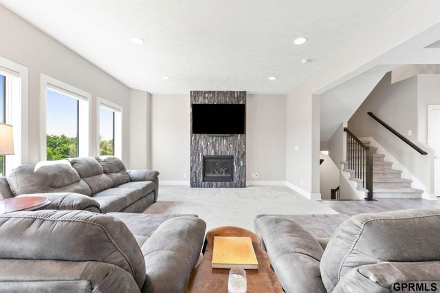 2419 N 187 Avenue, Elkhorn, NE 68022