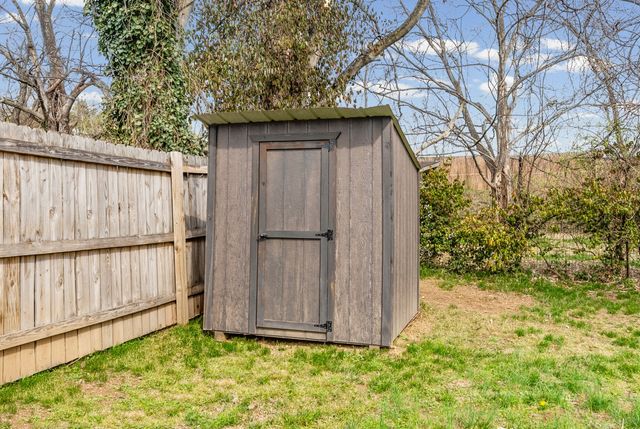 102 Desoto Dr, Nashville, TN 37210