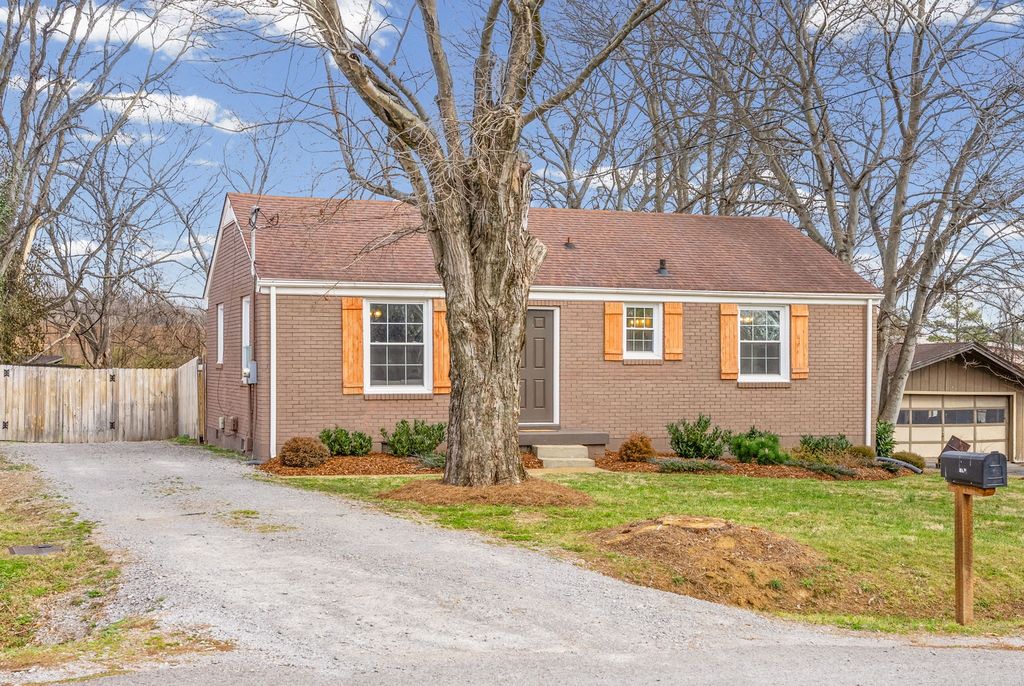 102 Desoto Dr, Nashville, TN 37210