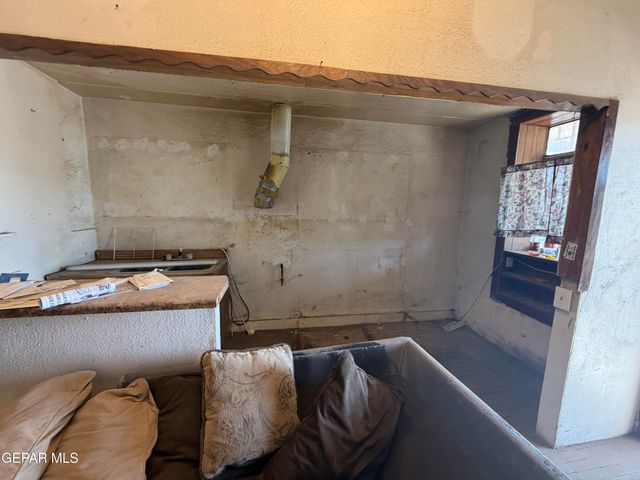 3821 FINDLEY Avenue, El Paso, TX 79905