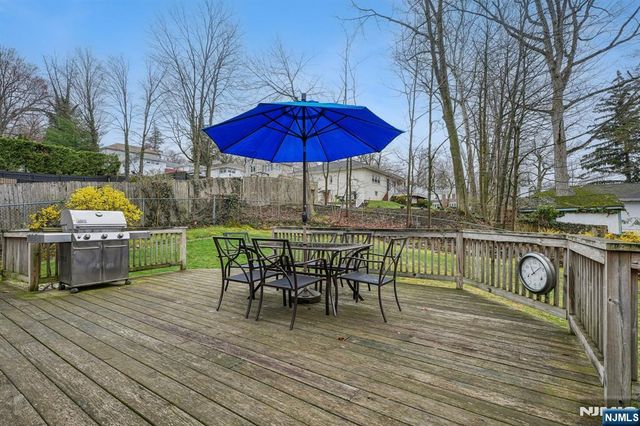 17 Arverne Road, West Orange, NJ 07052