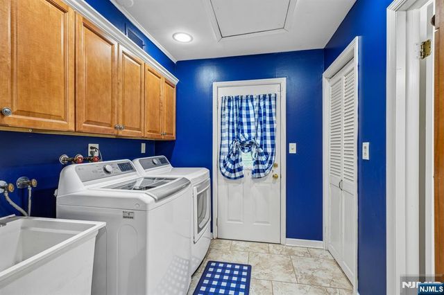 17 Arverne Road, West Orange, NJ 07052