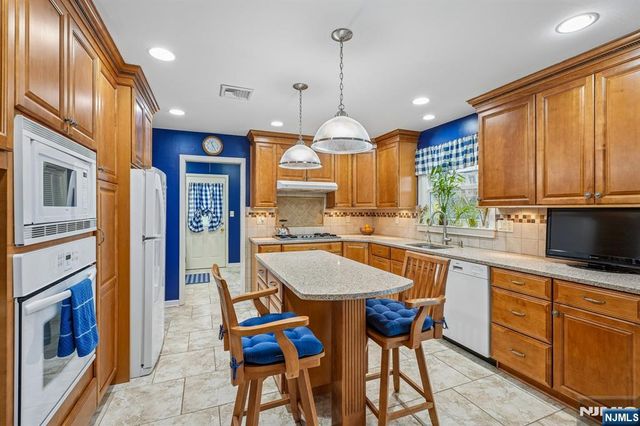 17 Arverne Road, West Orange, NJ 07052