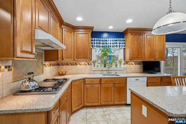 17 Arverne Road, West Orange, NJ 07052
