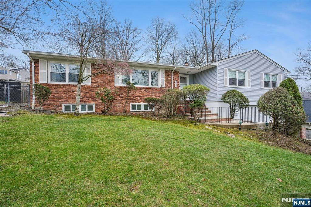 17 Arverne Road, West Orange, NJ 07052